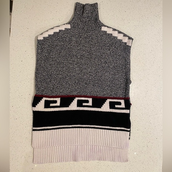 LOFT Sweaters - Chic Gray Patterned Sweater Vest